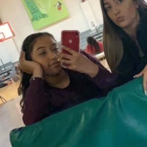 Meet your Posher, Roxana